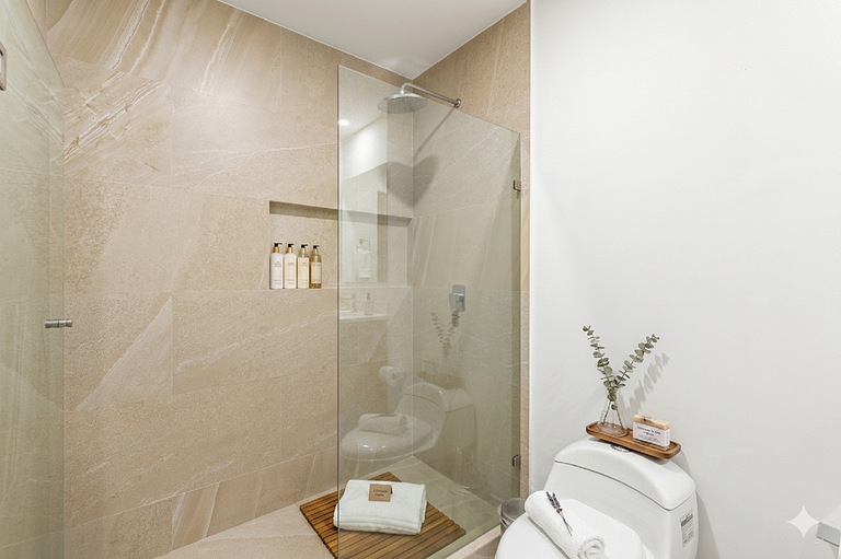 Zoho Skies 2 BDR, 2 Bath, with parking