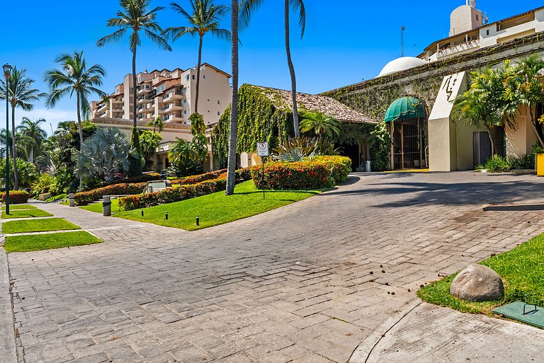 Velas Resort Access Beachfront 3BR Condo