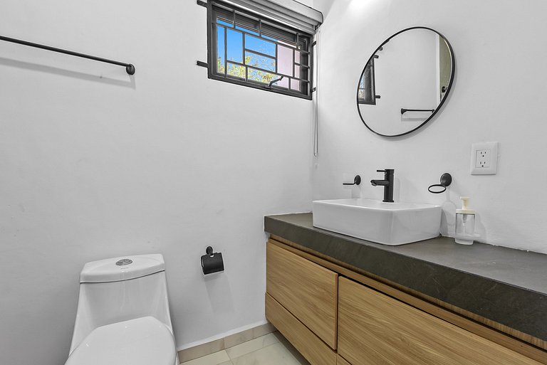 Modern 3-bedroom, 2-bath Home, Pool, Playground