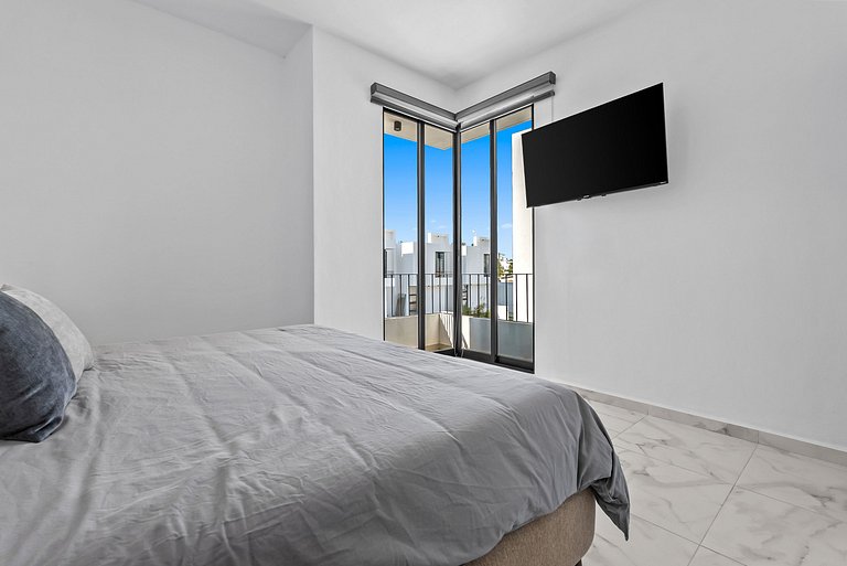 Modern 3-bedroom, 2-bath Home, Pool, Playground