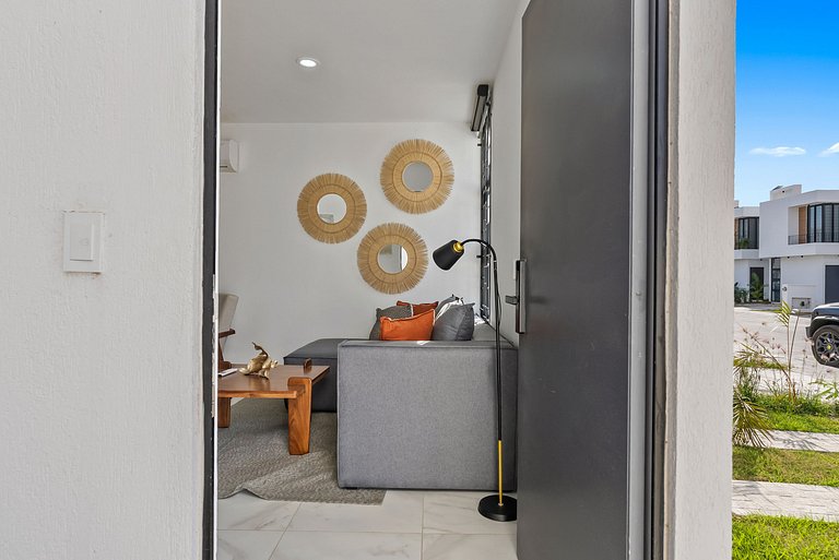 Modern 3-bedroom, 2-bath Home, Pool, Playground