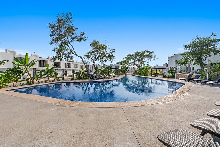Modern 3-bedroom, 2-bath Home, Pool, Playground