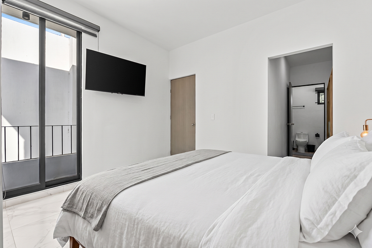 Modern 3-bedroom, 2-bath Home, Pool, Playground