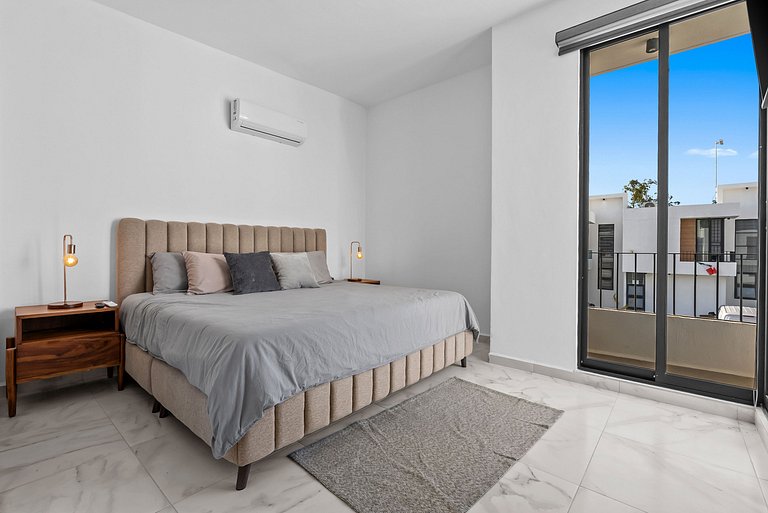 Modern 3-bedroom, 2-bath Home, Pool, Playground