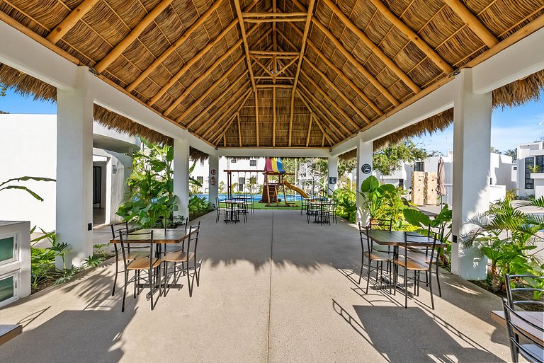 Modern 3-bedroom, 2-bath Home, Pool, Playground