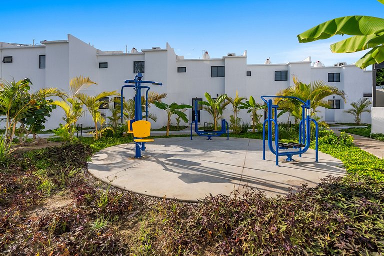 Modern 3-bedroom, 2-bath Home, Pool, Playground