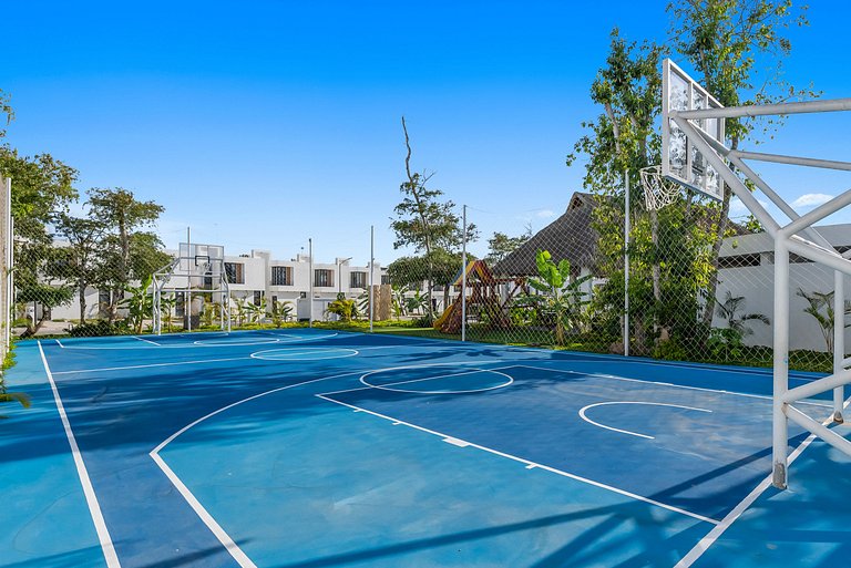 Modern 3-bedroom, 2-bath Home, Pool, Playground