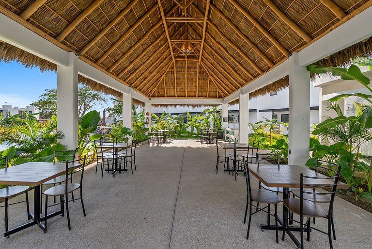 Modern 3-bedroom, 2-bath Home, Pool, Playground