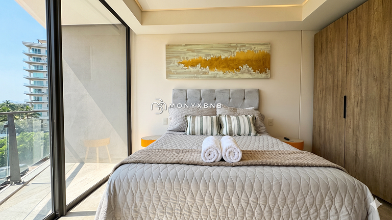 Nima Bay Marina stay: luxury and pool by Monyxbnb