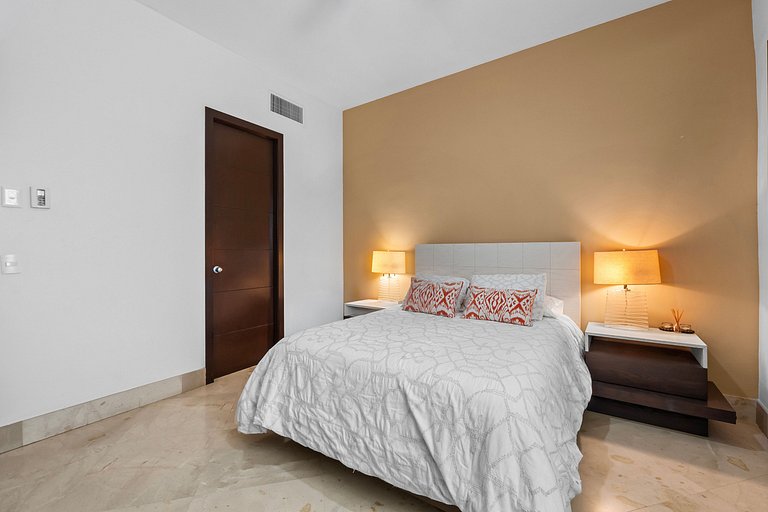 Apartamento de lujo frente a la playa con acceso al complejo