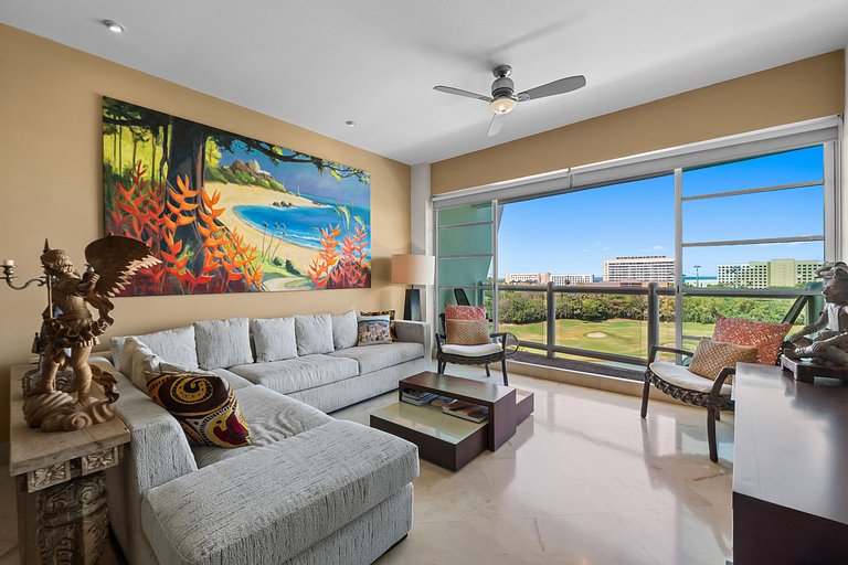 Apartamento de lujo frente a la playa con acceso al complejo