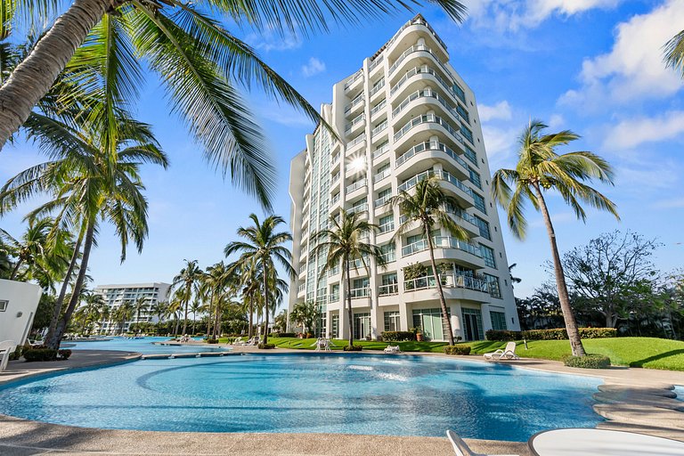 Apartamento de lujo frente a la playa con acceso al complejo