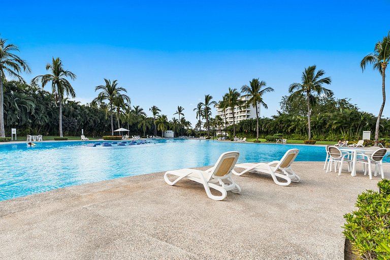 Apartamento de lujo frente a la playa con acceso al complejo