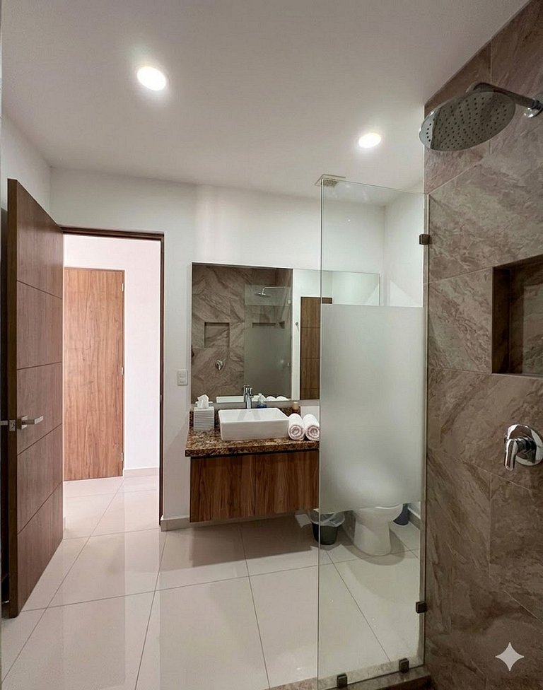 Zoho Skies, 2BR + DEN, 2 baños con alberca en la azotea