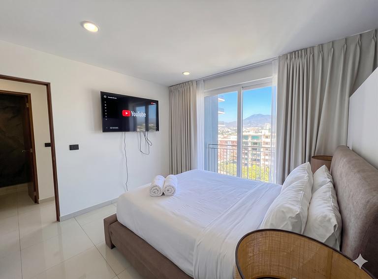Zoho Skies, 2 bedrooms plus den, 2 bathrooms with rooftop po
