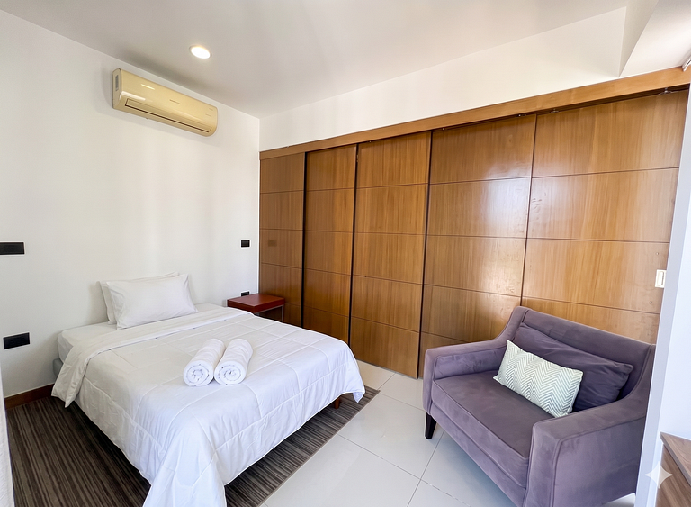 Zoho Skies, 2 bedrooms plus den, 2 bathrooms with rooftop po
