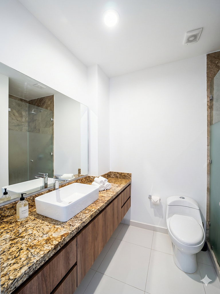 Zoho Skies, 2BR + DEN, 2 baños con alberca en la azotea