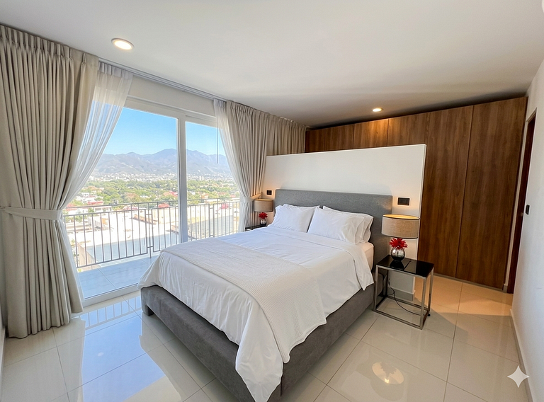 Zoho Skies, 2 bedrooms plus den, 2 bathrooms with rooftop po