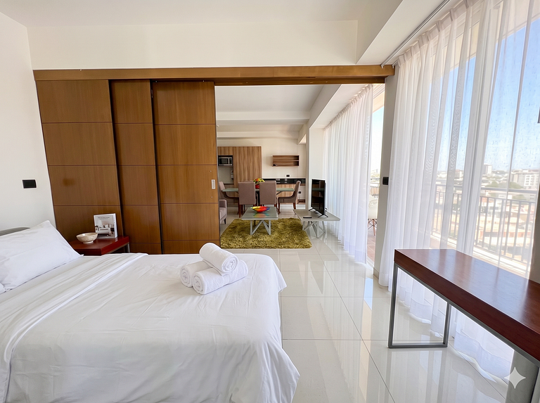 Zoho Skies, 2BR + DEN, 2 baños con alberca en la azotea