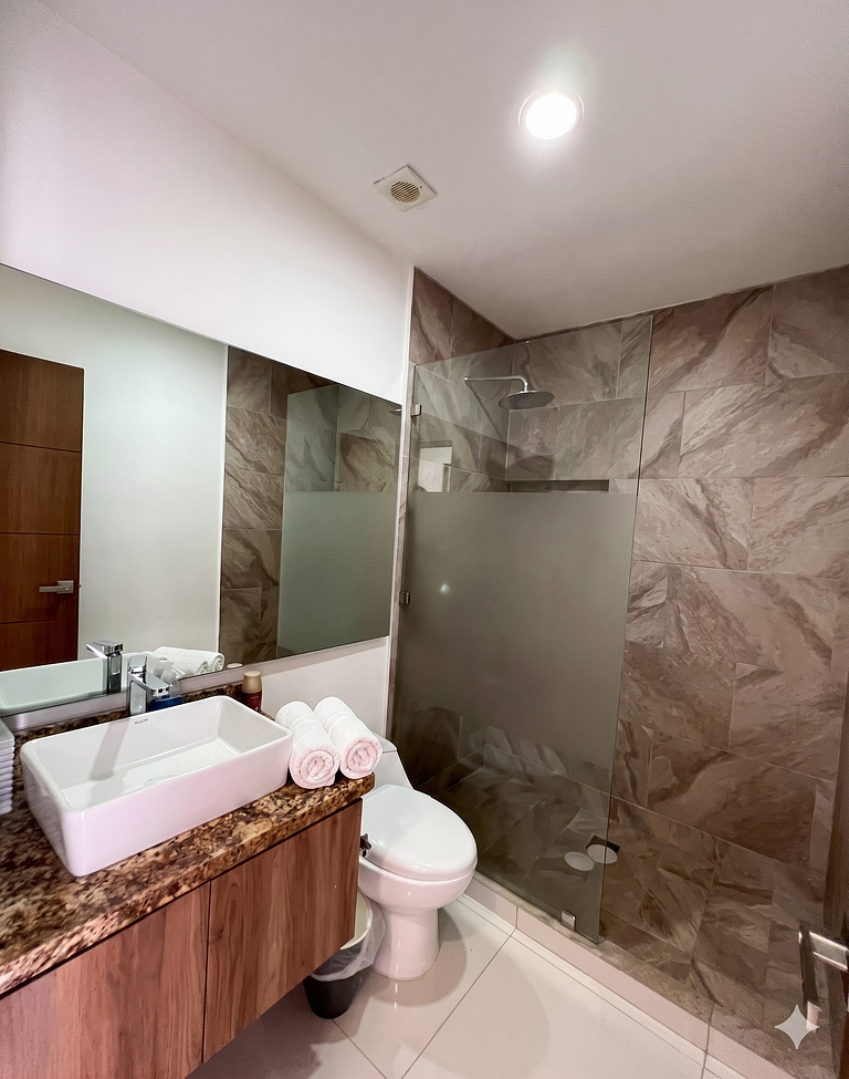 Zoho Skies, 2 bedrooms plus den, 2 bathrooms with rooftop po