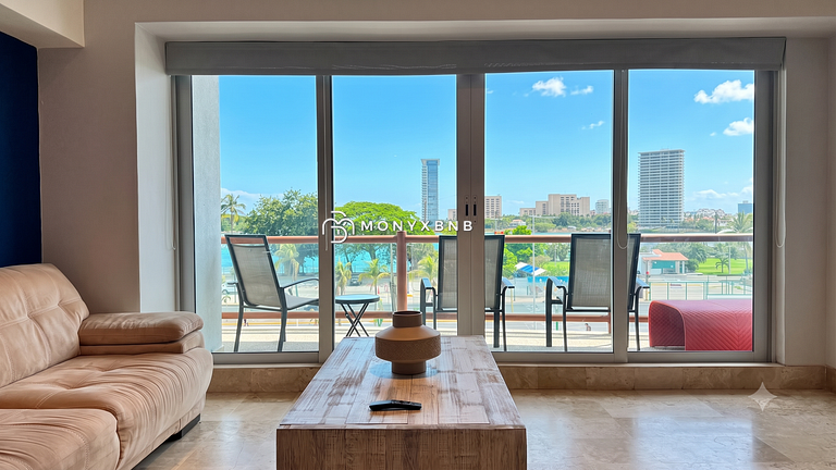 Deck12, Premium de 2 cuartos, acceso a la piscina, estaciona