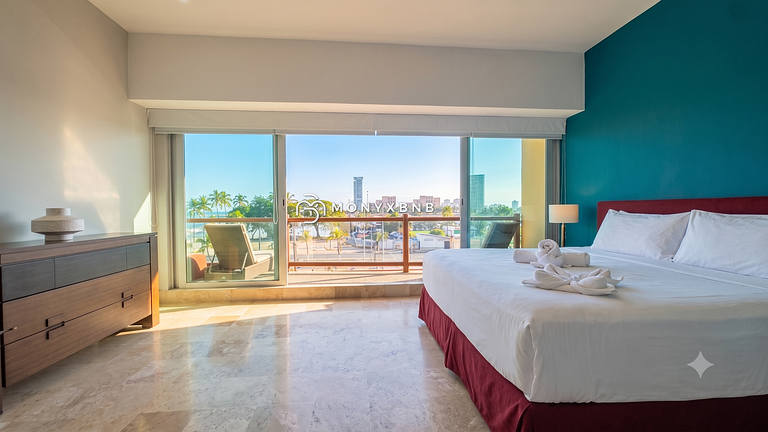 Deck12, Premium de 2 cuartos, acceso a la piscina, estaciona