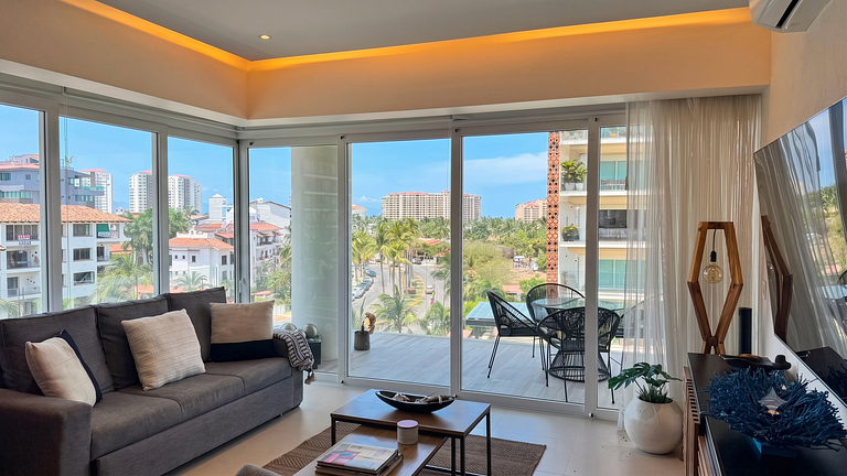 Luxury Vallarta Marina 1BR, 180° Balcony & Golf Views