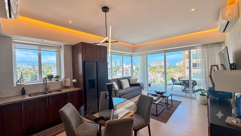 Luxury Vallarta Marina 1BR, 180° Balcony & Golf Views