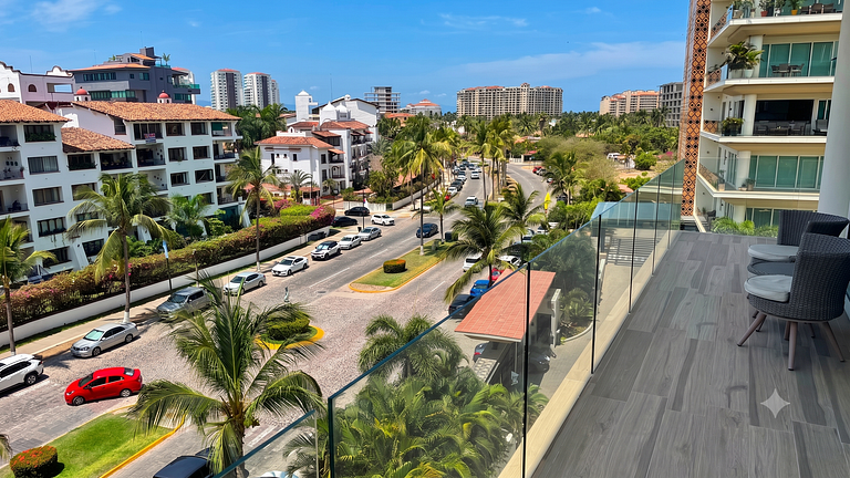 Luxury Vallarta Marina 1BR, 180° Balcony & Golf Views