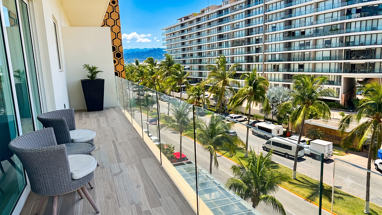 Luxury Vallarta Marina 1BR, 180° Balcony & Golf Views