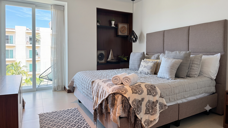 Luxury Vallarta Marina 1BR, 180° Balcony & Golf Views