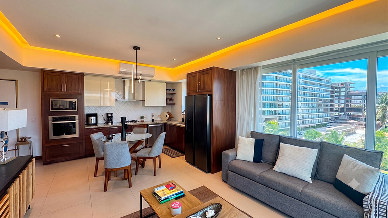 Luxury Vallarta Marina 1BR, 180° Balcony & Golf Views