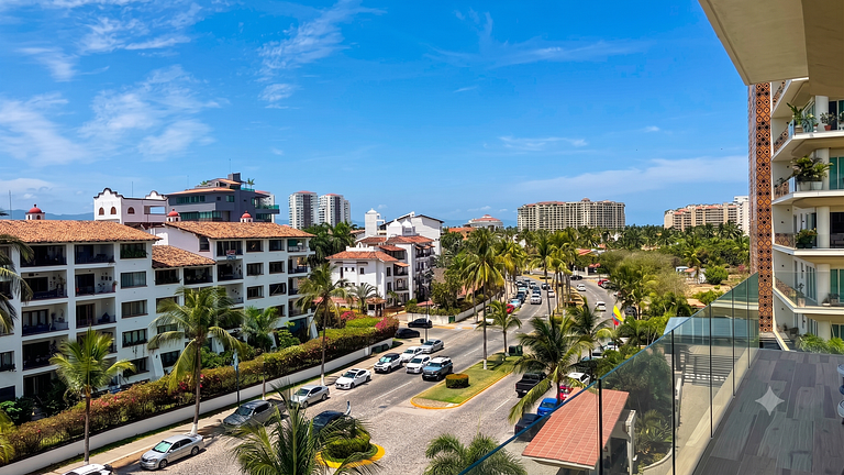 Luxury Vallarta Marina 1BR, 180° Balcony & Golf Views
