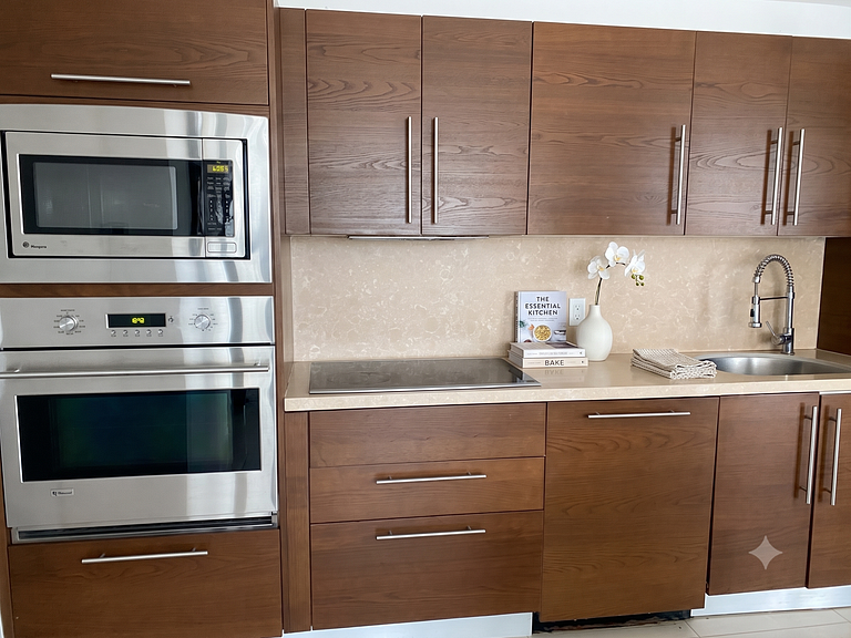 Luxury Icon · Modern 1BR Condo