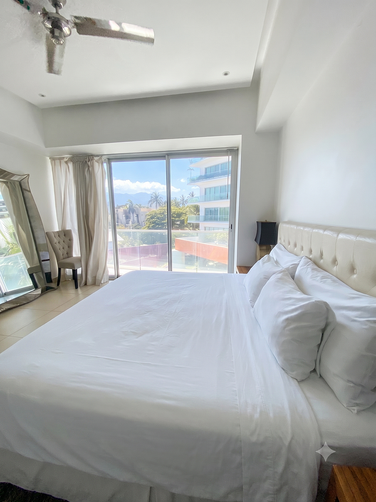Luxury Icon · Modern 1BR Condo