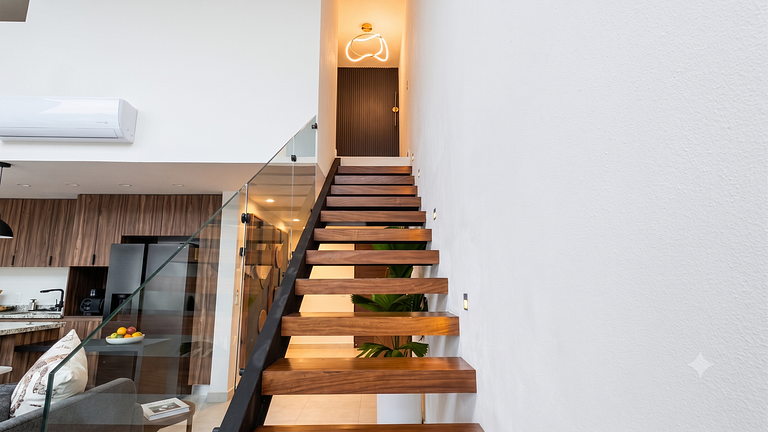 LUX 2-Storie 3-BDR , 3.5 Bath Penthouse