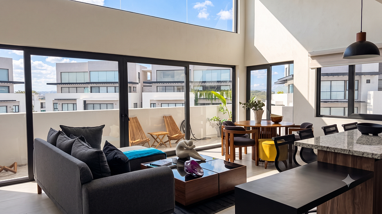 LUX 2-Storie 3-BDR , 3.5 Bath Penthouse