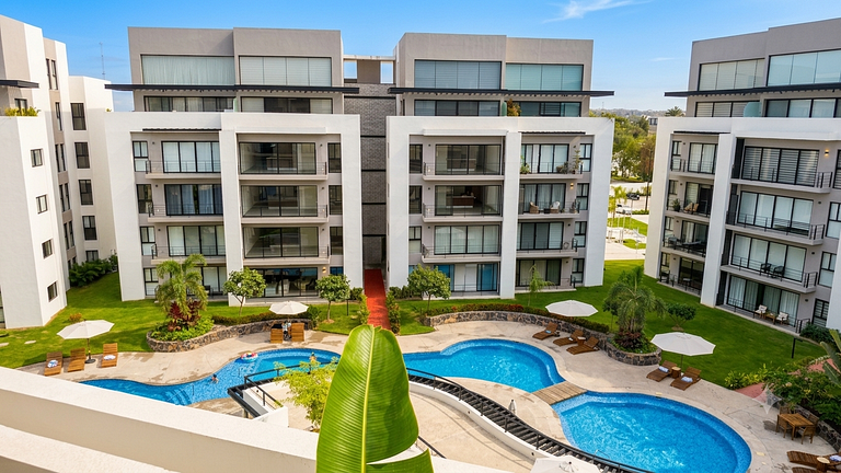 LUX 2-Storie 3-BDR , 3.5 Bath Penthouse