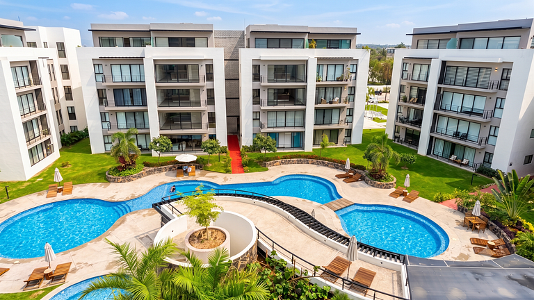 LUX 2-Storie 3-BDR , 3.5 Bath Penthouse