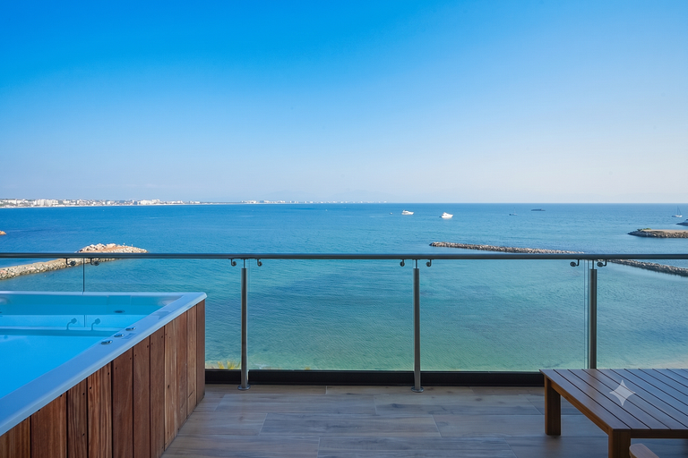 Bahiban a pie de playa de 3 habitaciones, 3 baños, jacuzzi y