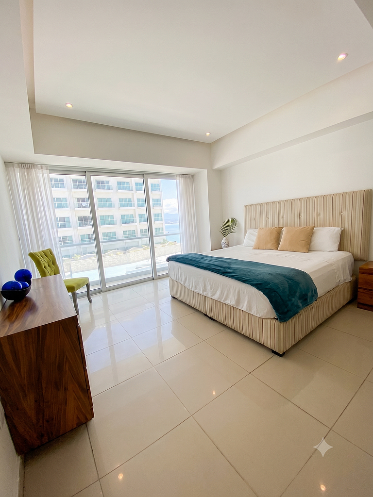 Icon Vallarta · Elegant Condo with Pool Oceanfront