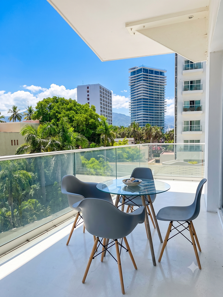 Icon Vallarta · Elegant Condo with Pool Oceanfront