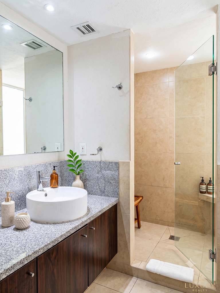 Venetian 2BR Panoramic Oceanview