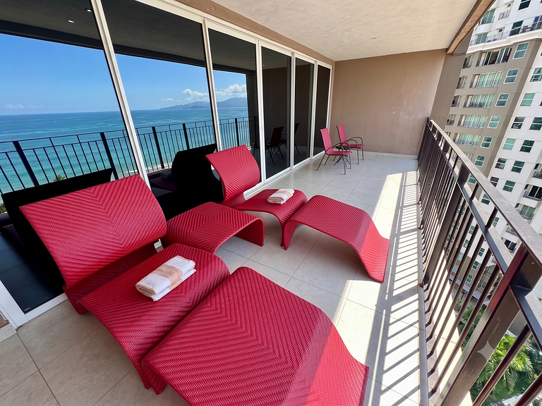 Apartamento de 2 dormitorios en planta alta con vista al mar