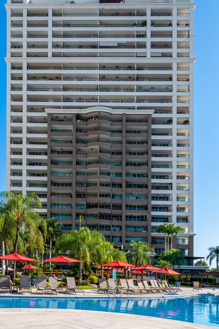 Apartamento de 2 dormitorios en planta alta con vista al mar
