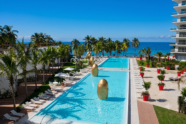ICON Oceanfront Retreat by Monyxbnb