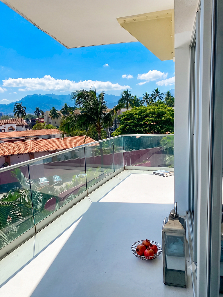 Luxury Icon · Modern 1BR Condo