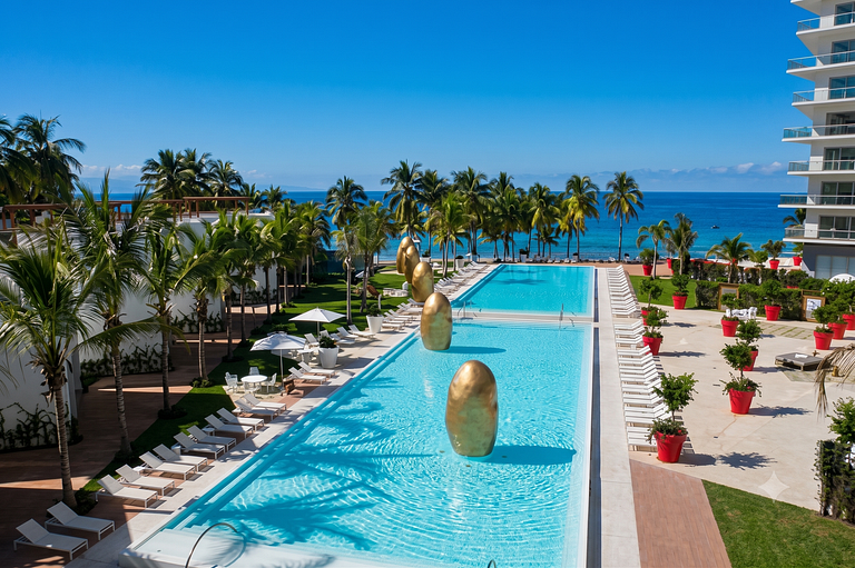 Icon Beachfront Retreat: acceso a piscina y club de 5 estrel