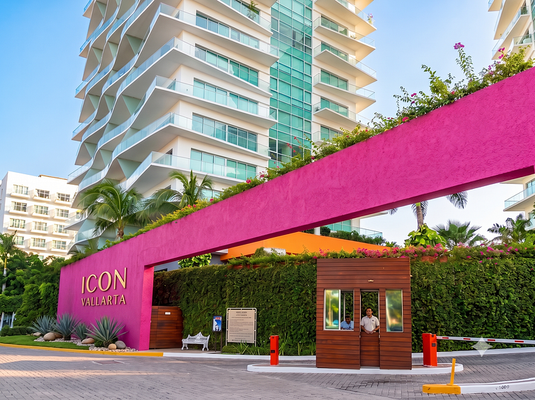 Icon Beachfront Retreat: acceso a piscina y club de 5 estrel