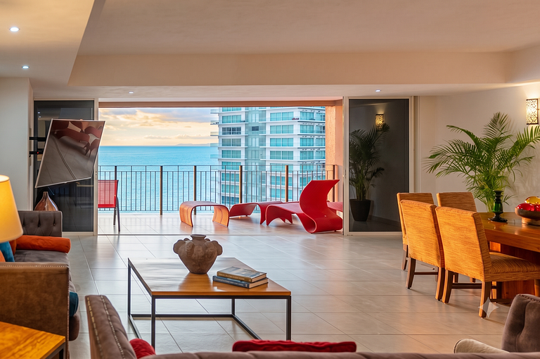 Apartamento de 2 dormitorios en planta alta con vista al mar